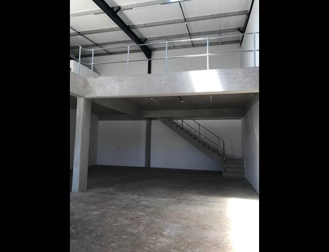 300M² WAREHOUSE TO LET IN GLEN ANIL